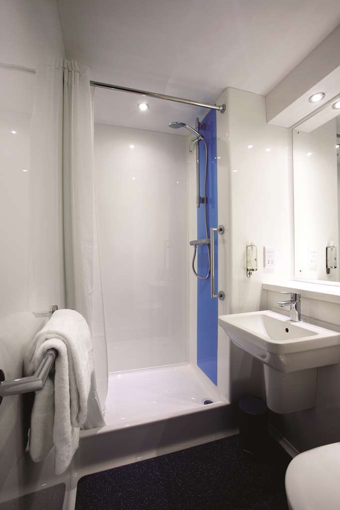 Travelodge Bristol Severn View M48 Elberton Room photo